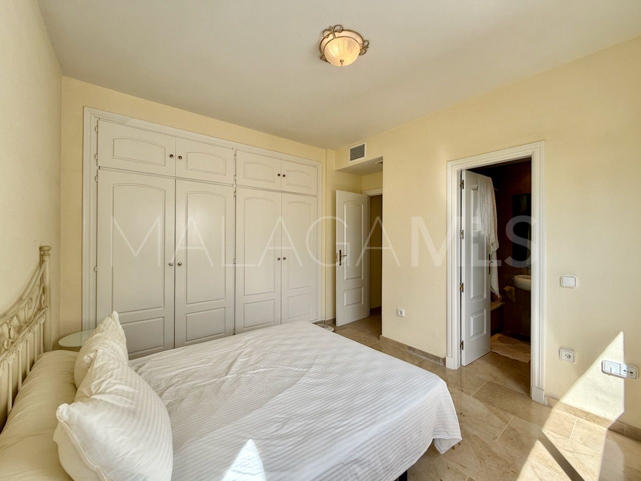 Apartamento for sale in La Duquesa with 3 bedrooms