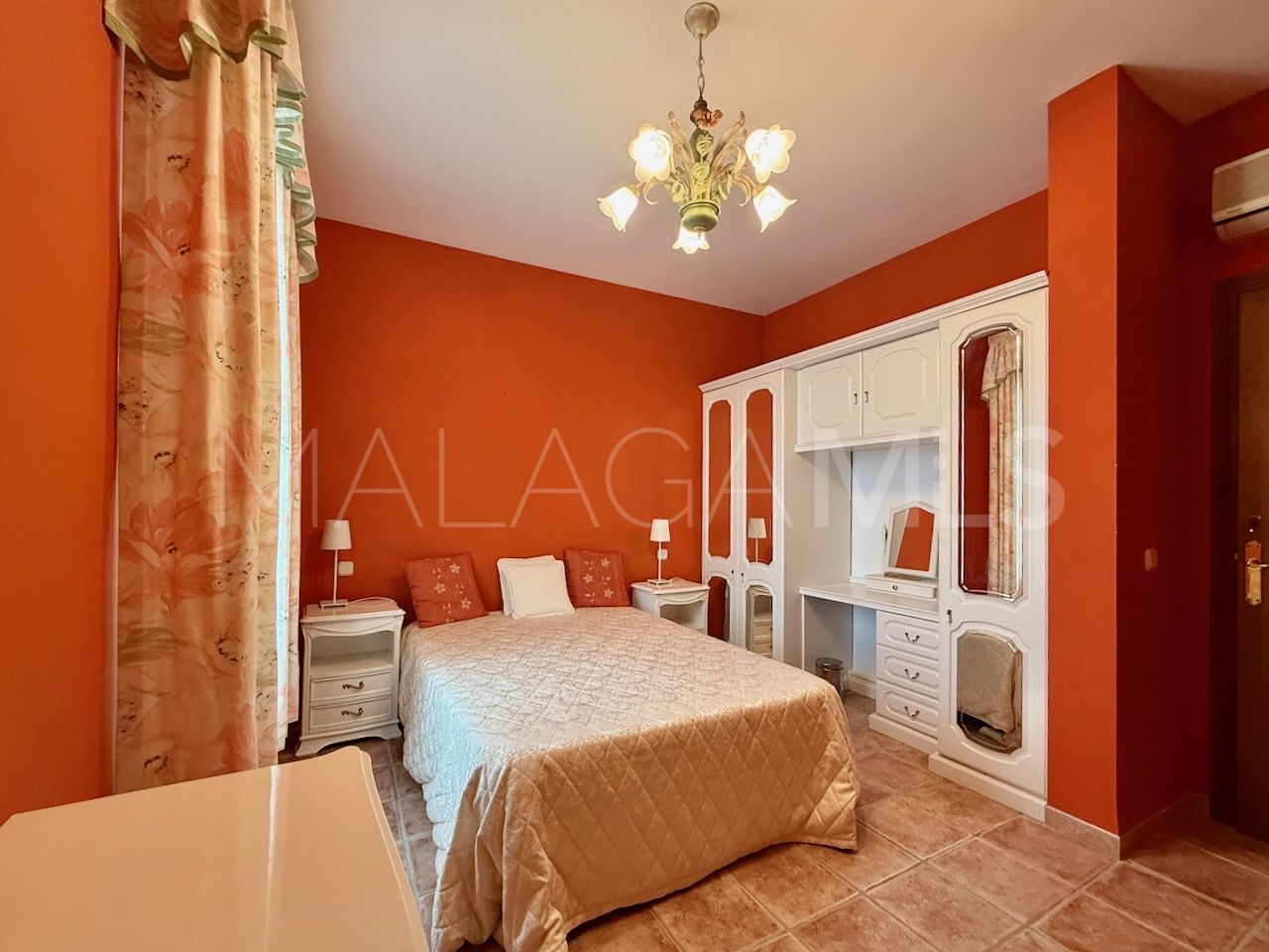 Villa with 5 bedrooms for sale in La Duquesa Golf