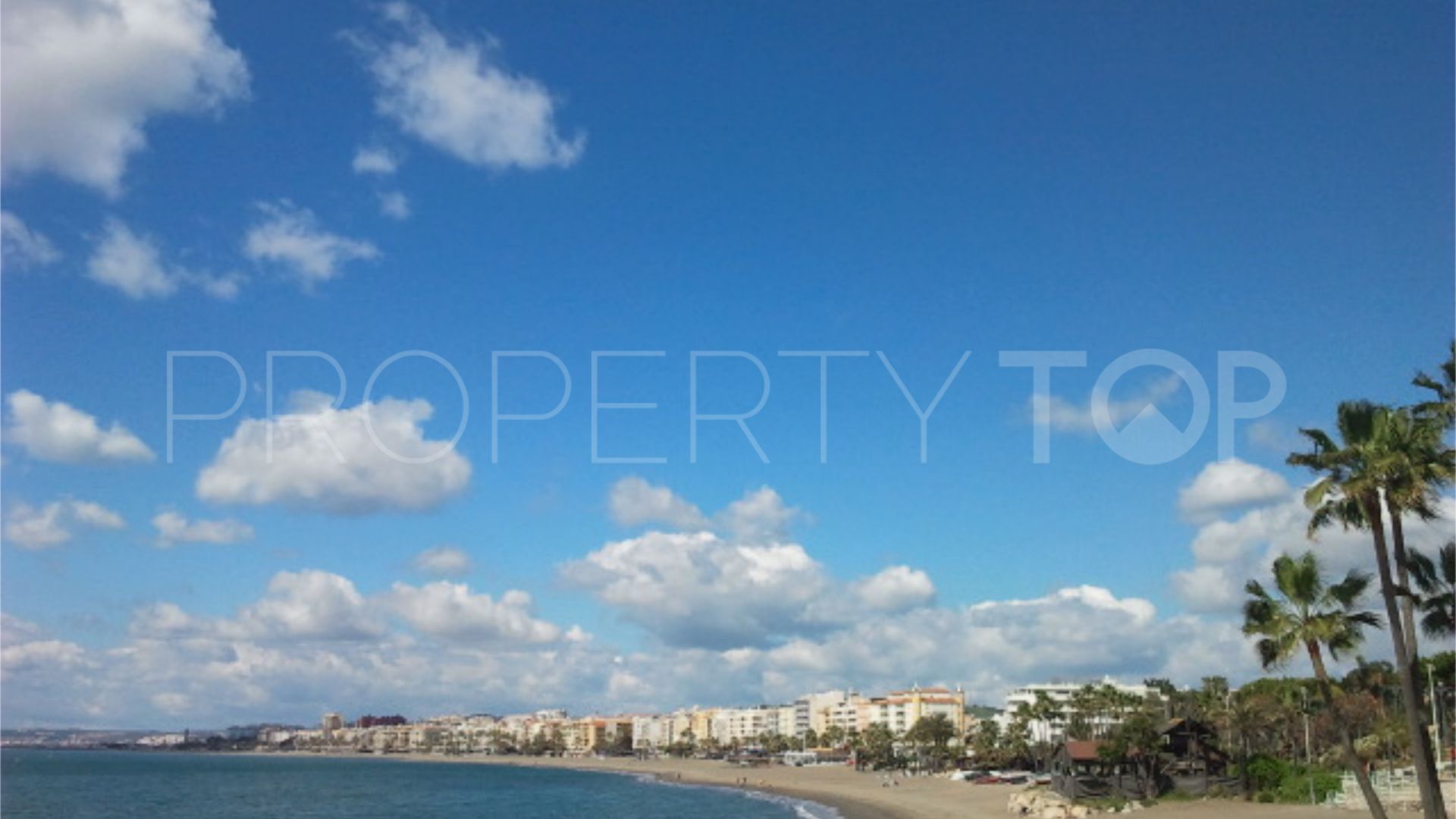 For sale penthouse with 2 bedrooms in Estepona Golf