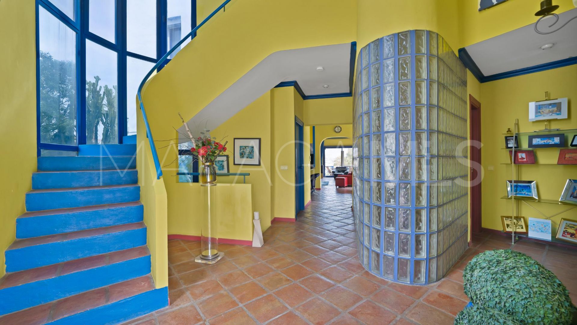 Villa for sale in Cerros del Aguila with 4 bedrooms