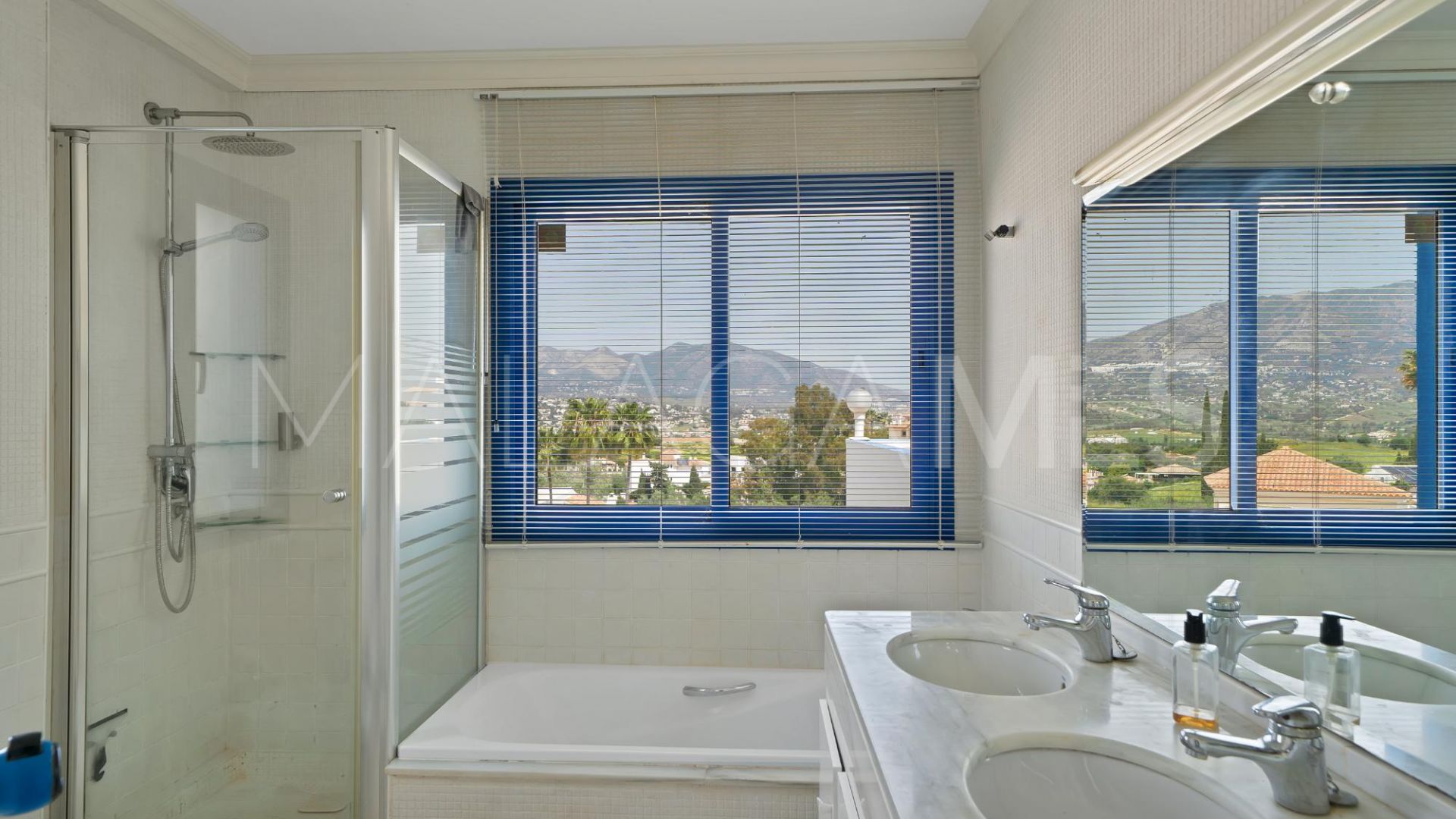 Villa for sale in Cerros del Aguila with 4 bedrooms