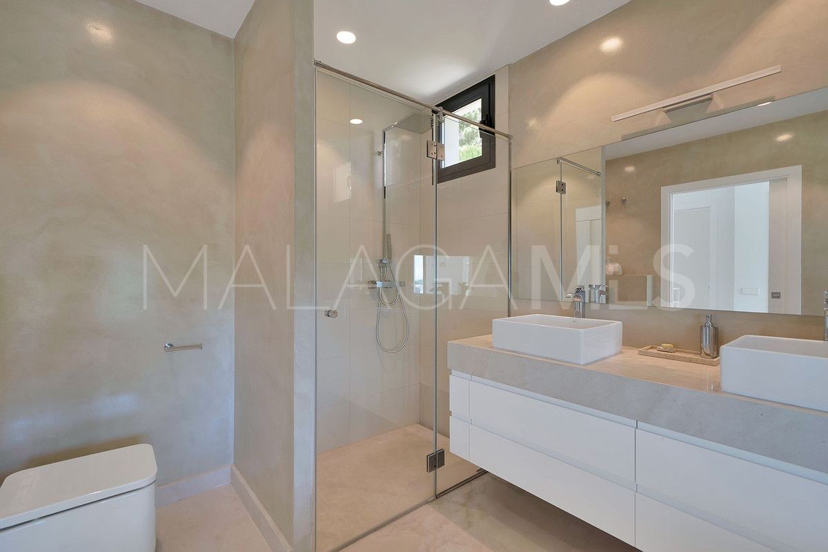 Villa de 5 bedrooms a la venta in Benahavis