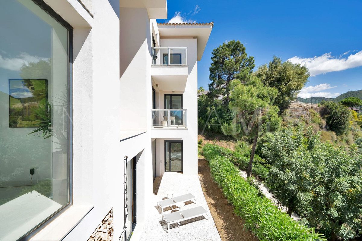 Villa de 5 bedrooms a la venta in Benahavis