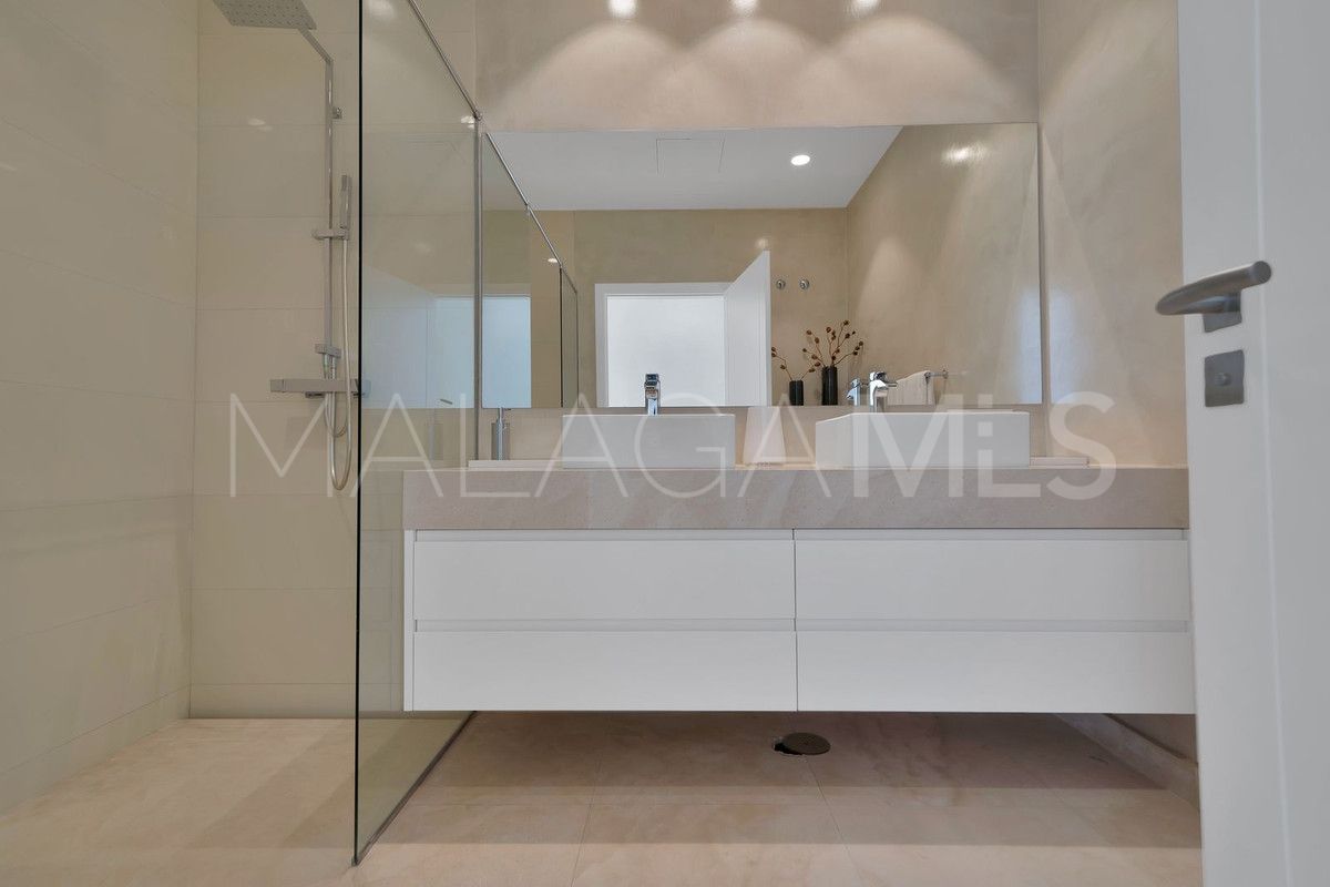 Villa de 5 bedrooms a la venta in Benahavis