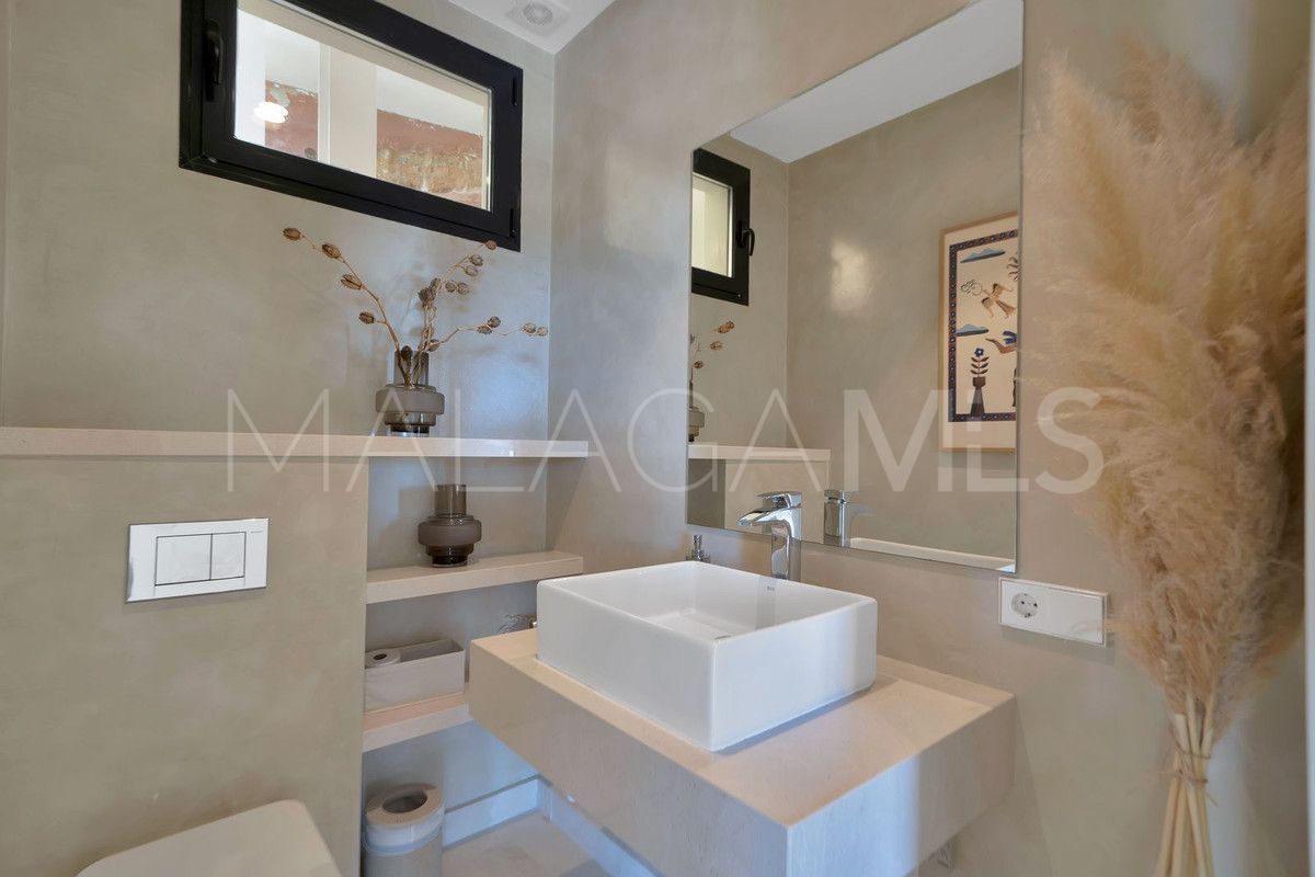 Villa de 5 bedrooms a la venta in Benahavis