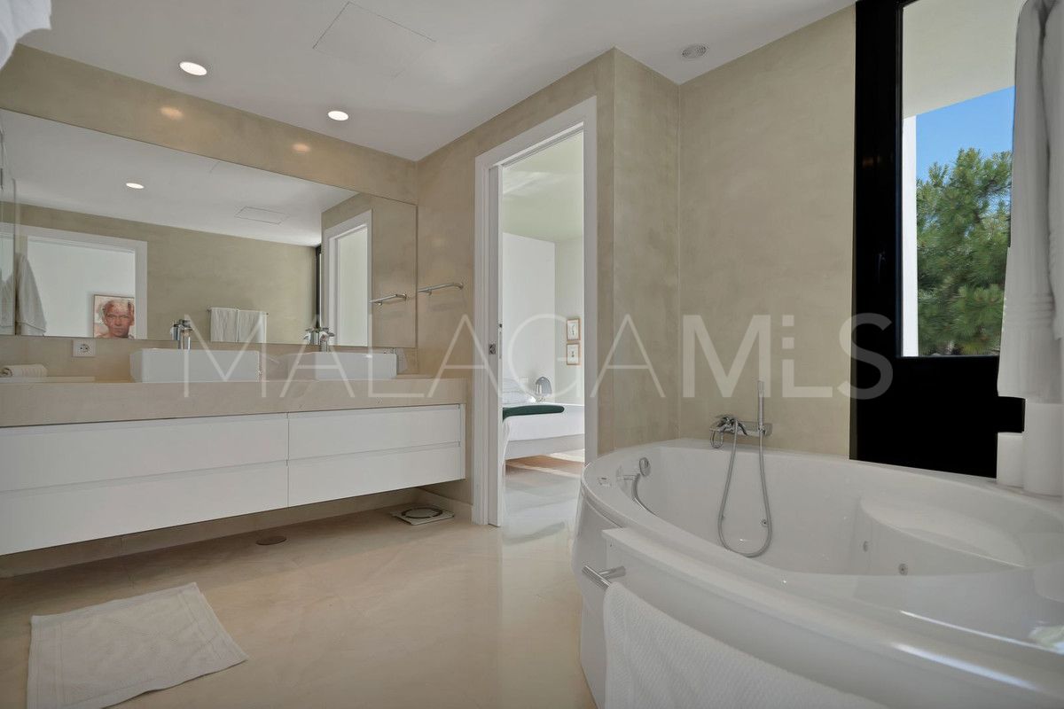 Villa de 5 bedrooms a la venta in Benahavis