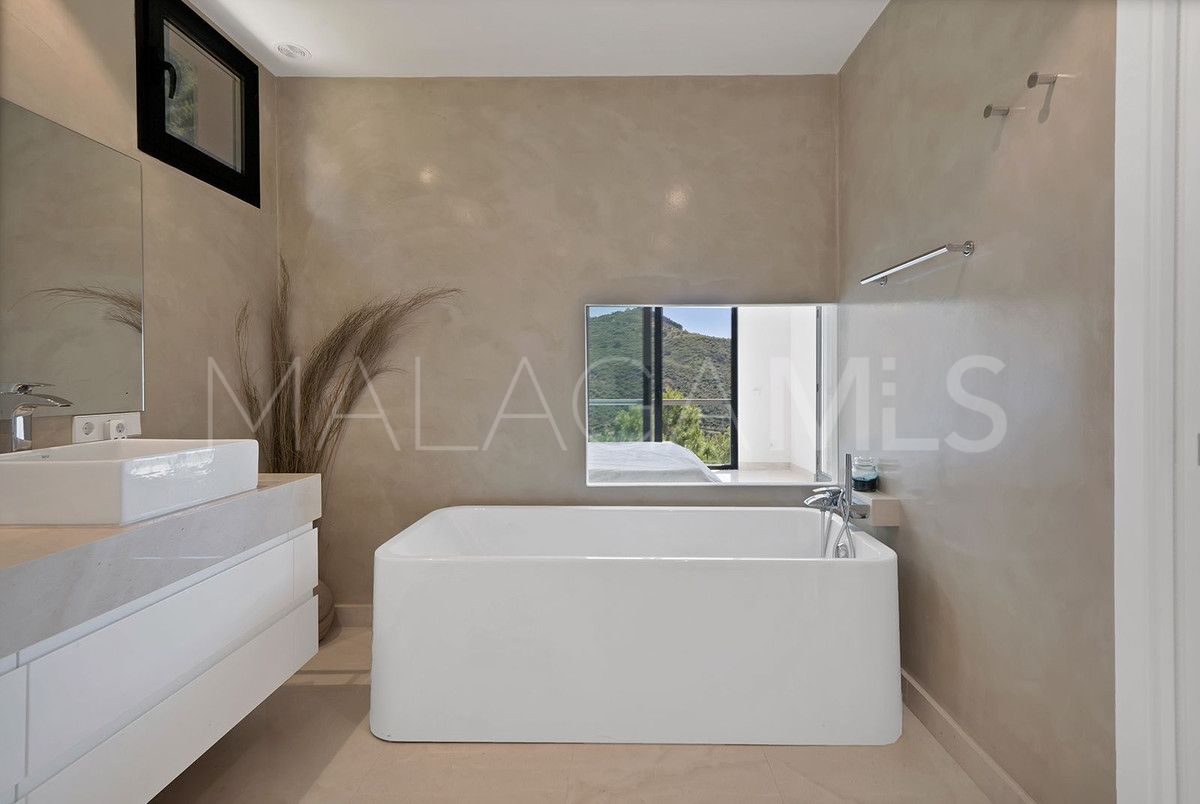 Villa de 5 bedrooms a la venta in Benahavis