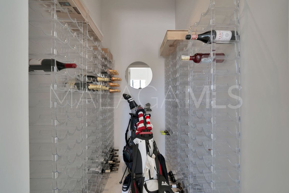 Villa de 5 bedrooms a la venta in Benahavis