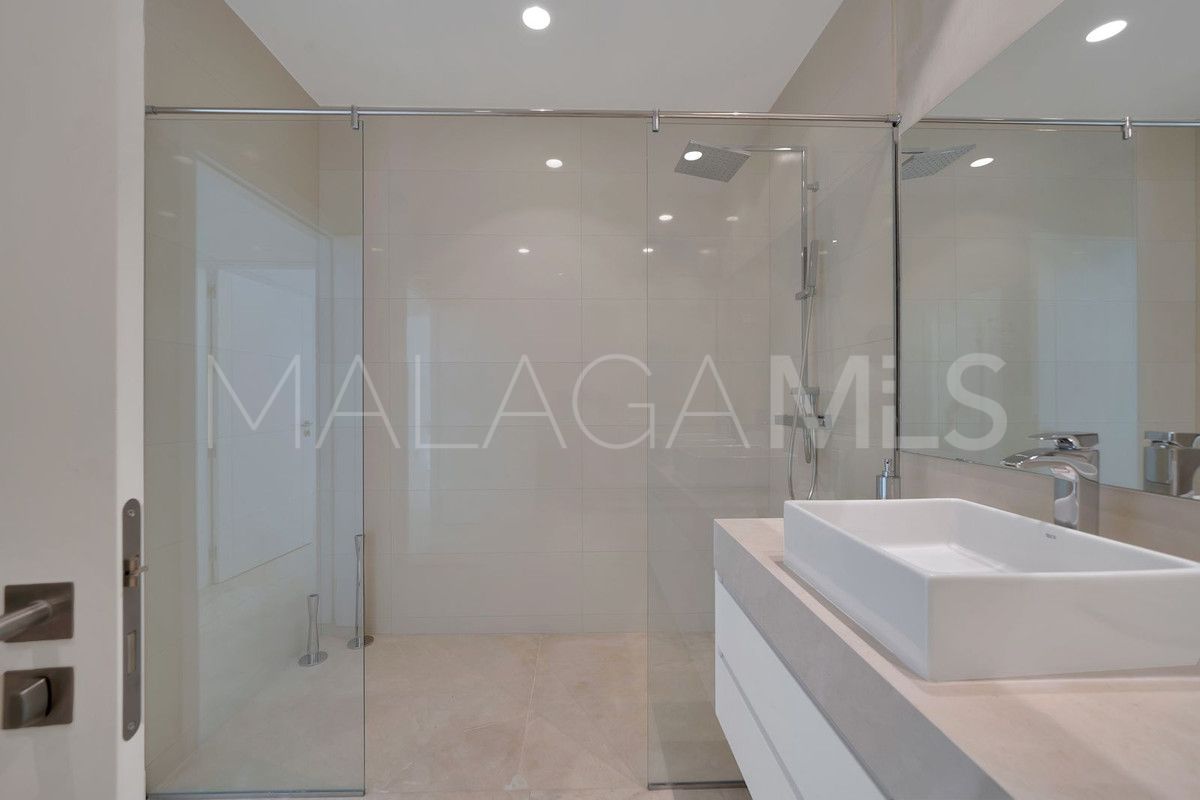 Villa de 5 bedrooms a la venta in Benahavis