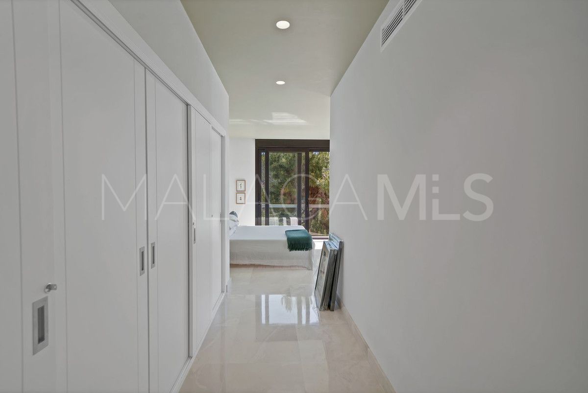 Villa de 5 bedrooms a la venta in Benahavis