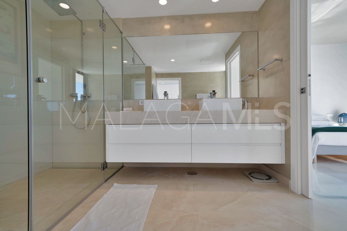Villa de 5 bedrooms a la venta in Benahavis