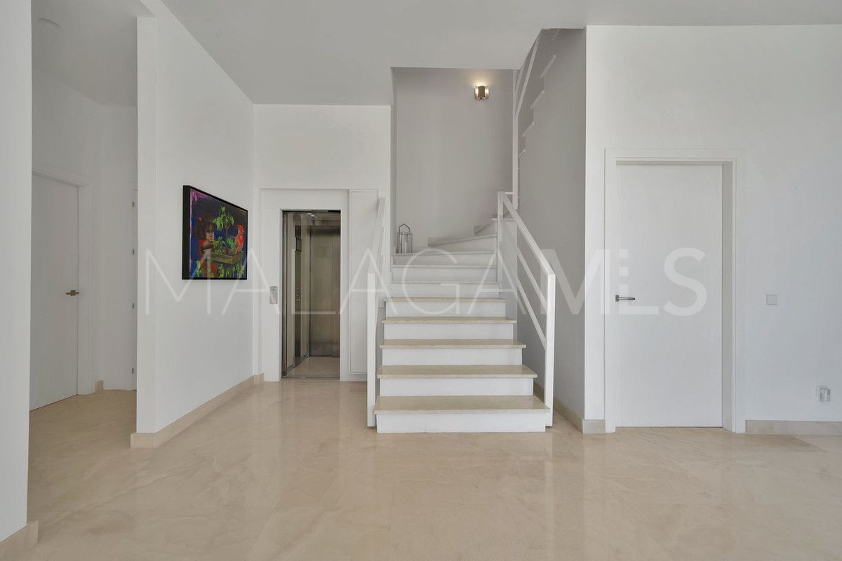 Villa de 5 bedrooms a la venta in Benahavis