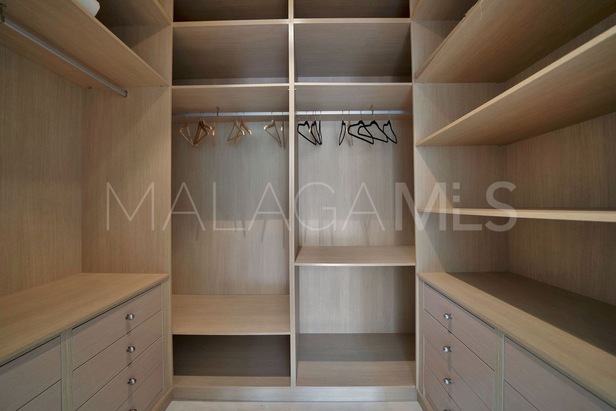 Villa de 5 bedrooms a la venta in Benahavis