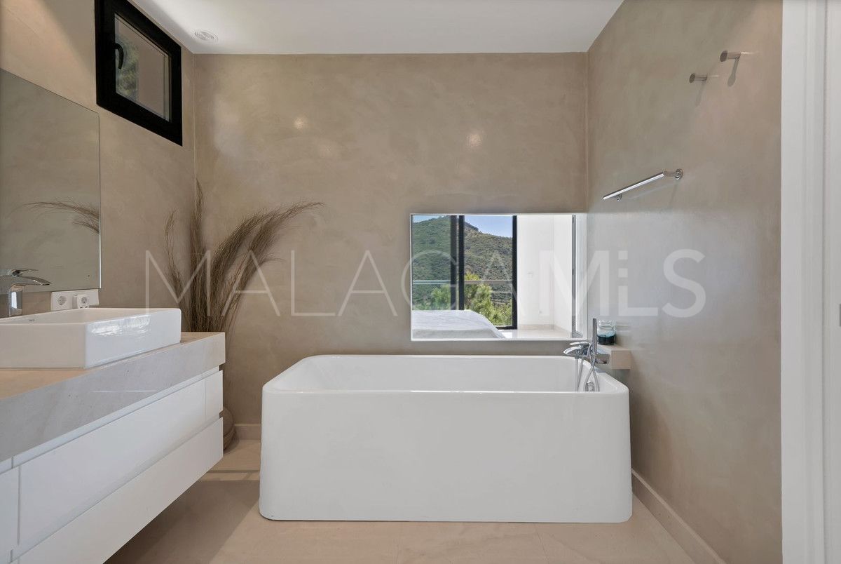 Villa de 5 bedrooms a la venta in Benahavis