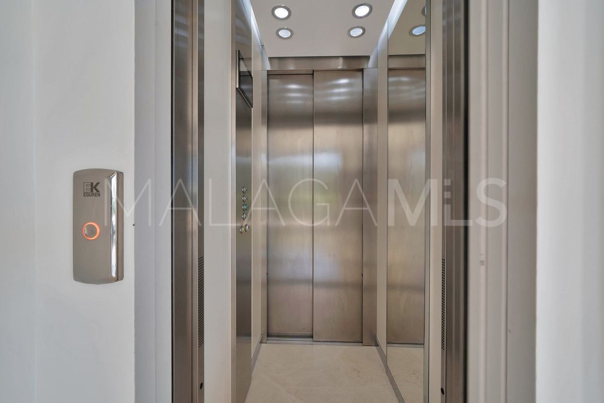 Villa de 5 bedrooms a la venta in Benahavis