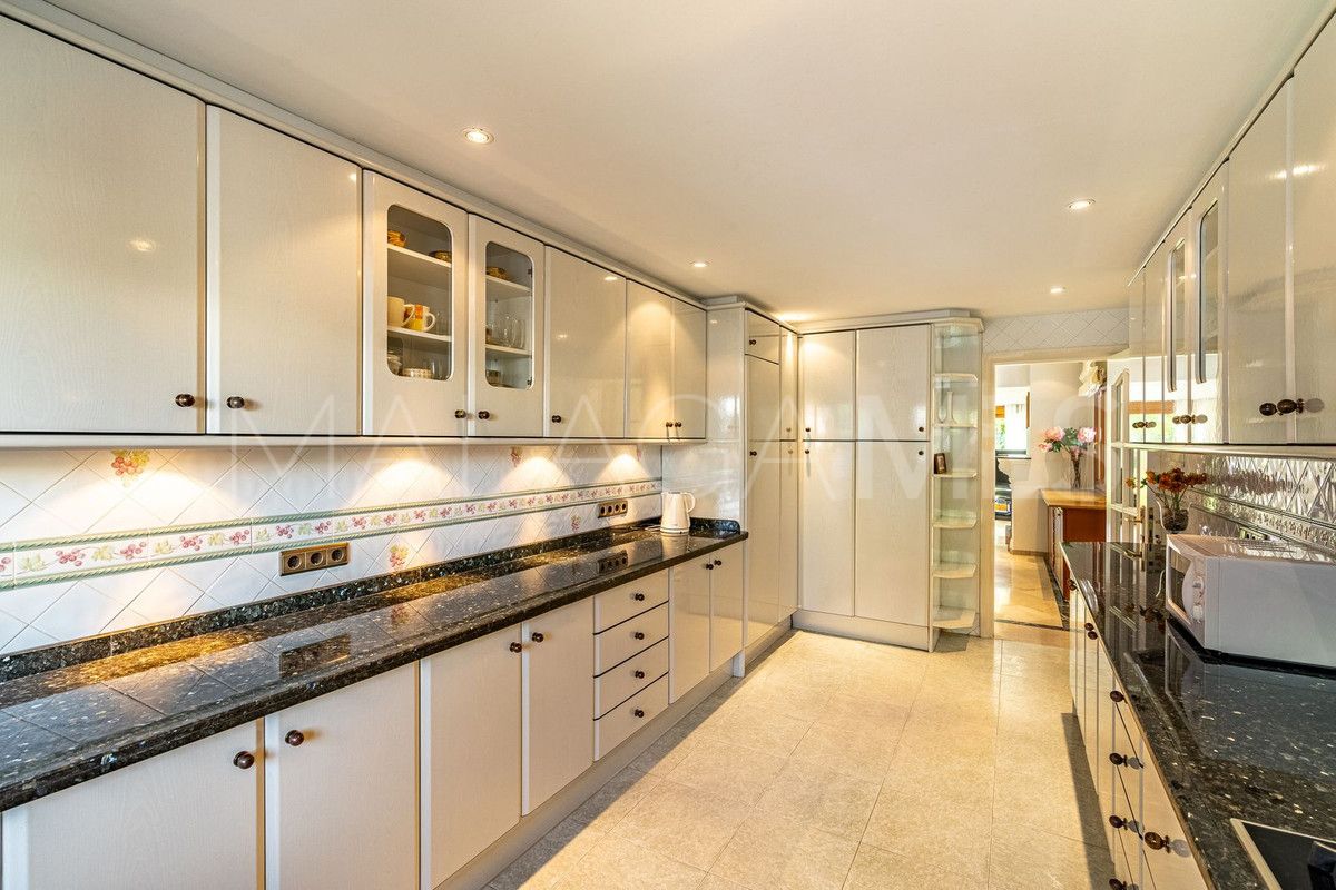 Buy villa in New Golden Mile