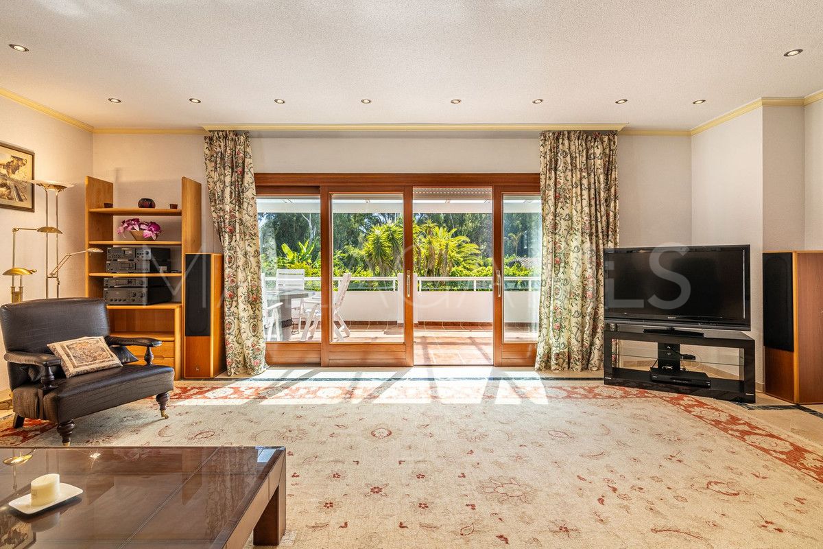 Buy villa in New Golden Mile