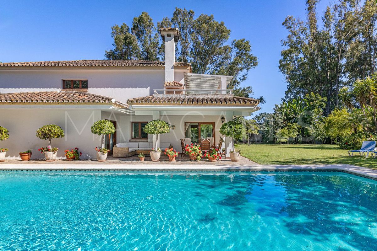 Buy villa in New Golden Mile