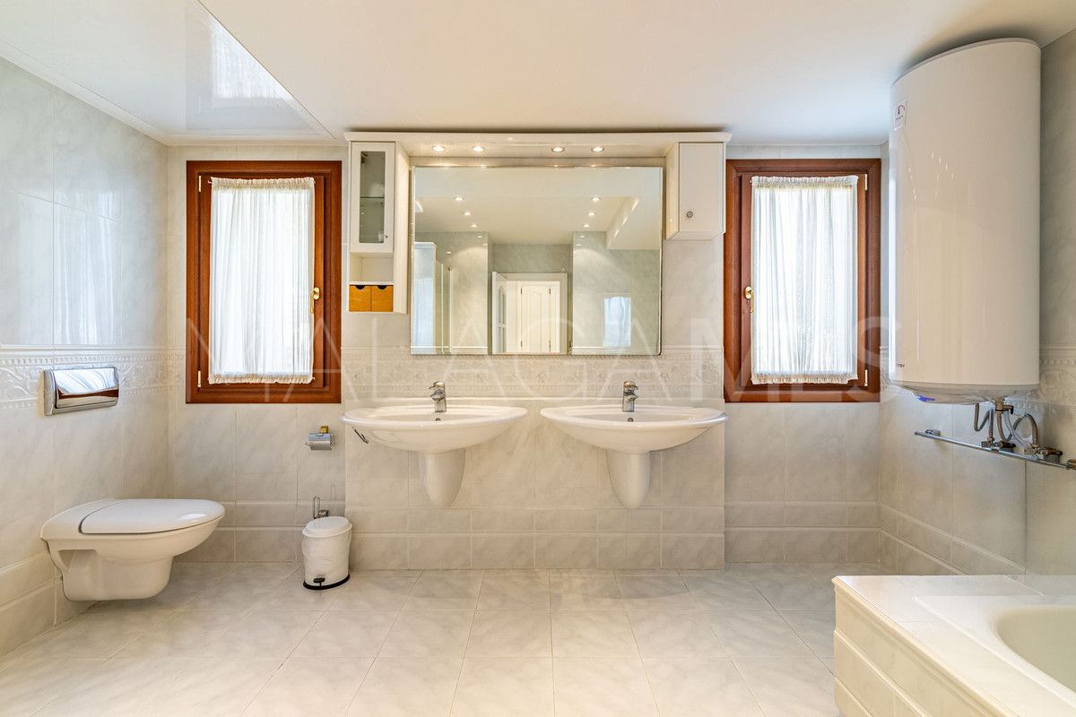 Buy villa in New Golden Mile