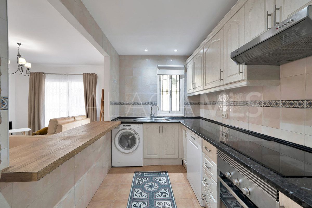 Markplanslägenhet for sale in Nueva Andalucia