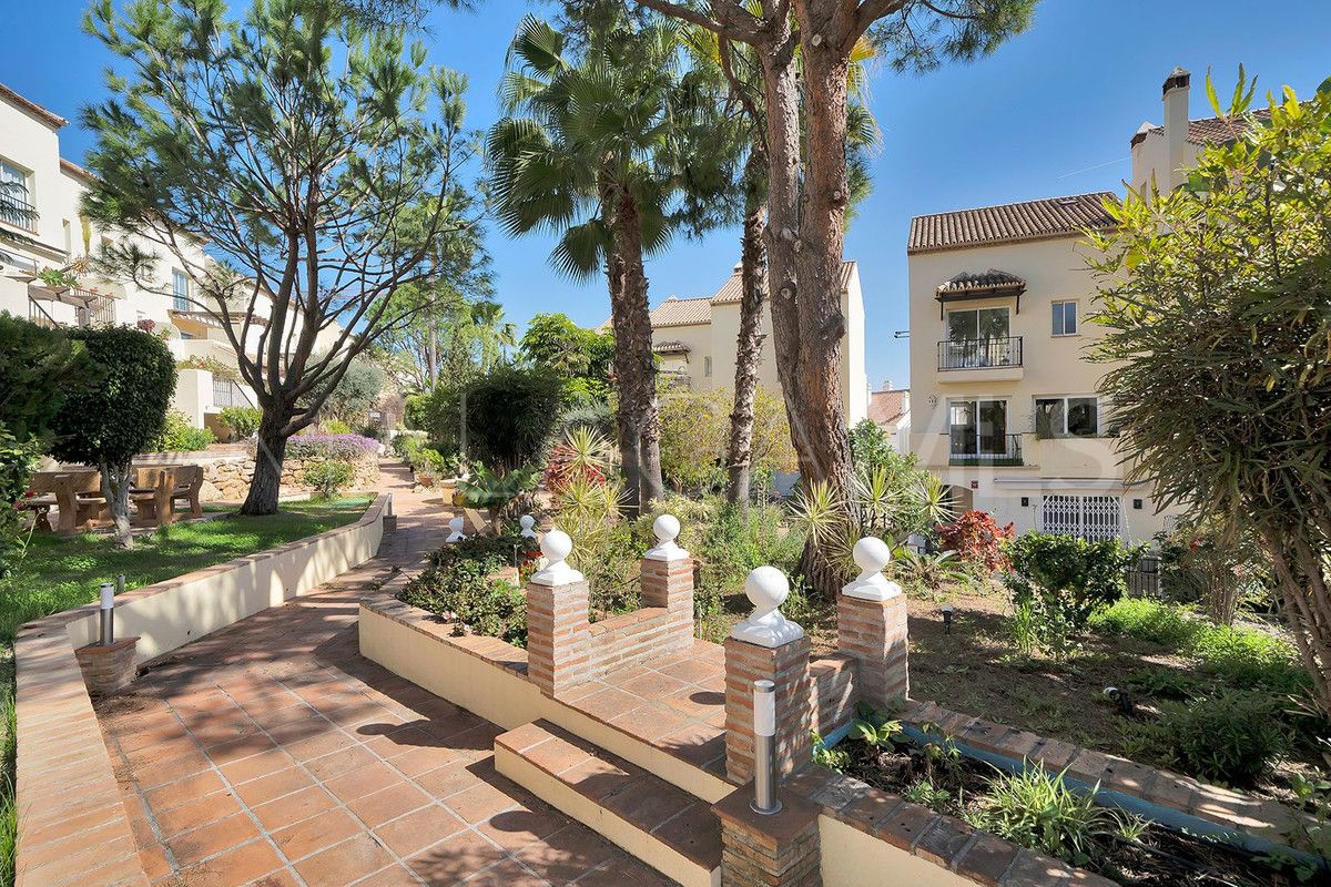 Markplanslägenhet for sale in Nueva Andalucia