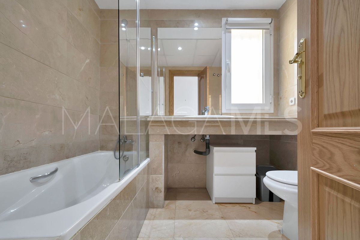 Markplanslägenhet for sale in Nueva Andalucia