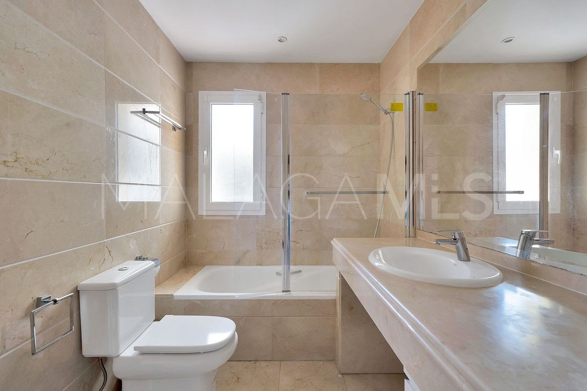 Markplanslägenhet for sale in Nueva Andalucia