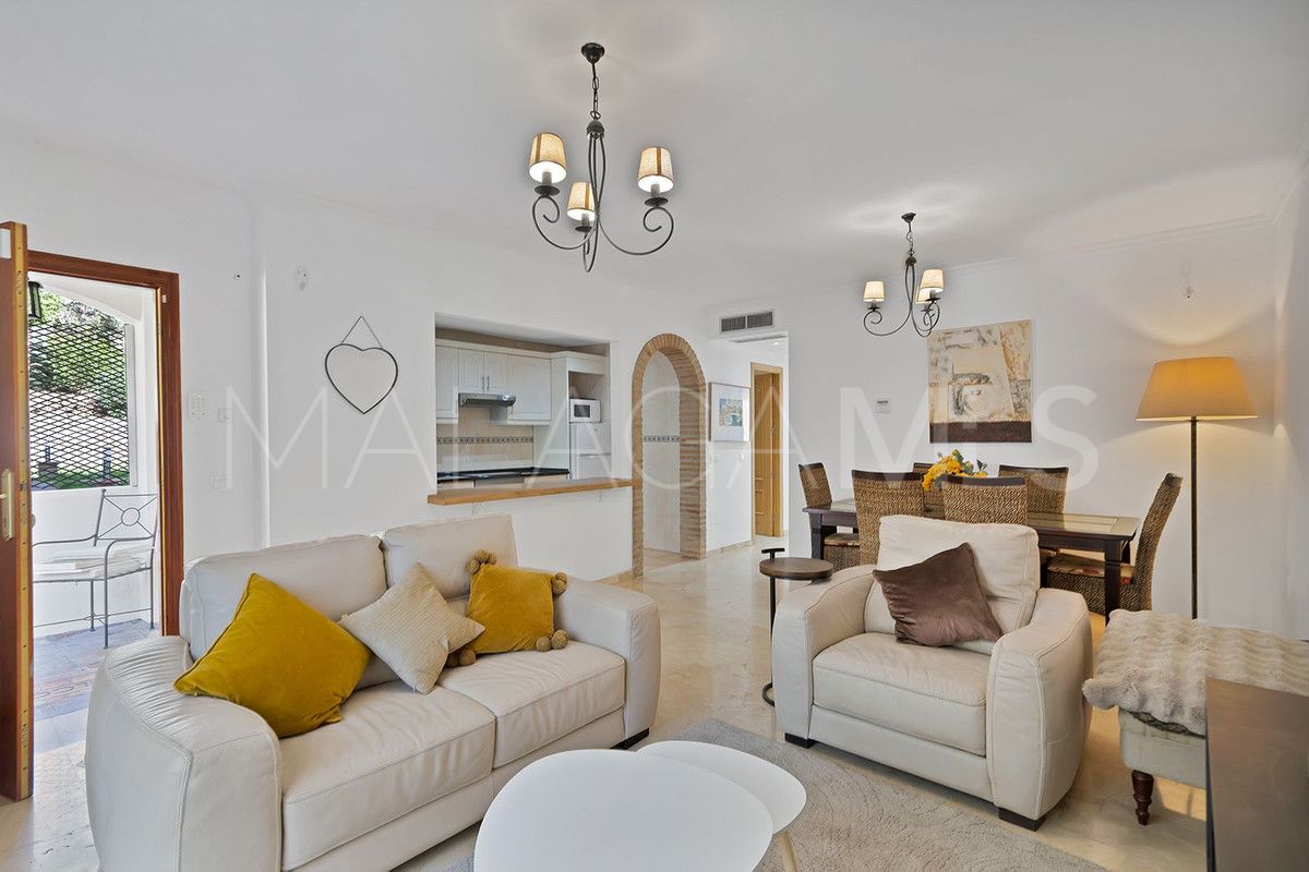 Markplanslägenhet for sale in Nueva Andalucia