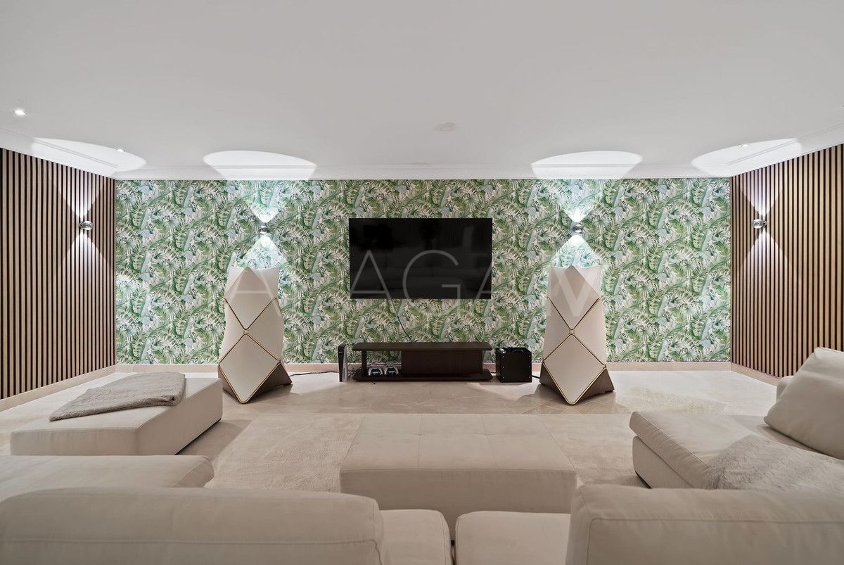 Villa for sale in Benahavis