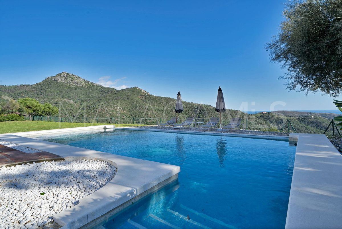 Villa for sale in Benahavis