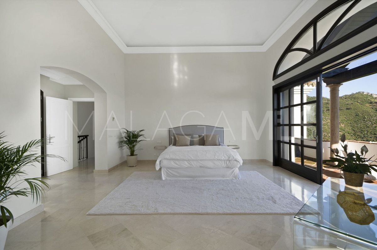 Villa for sale in Benahavis