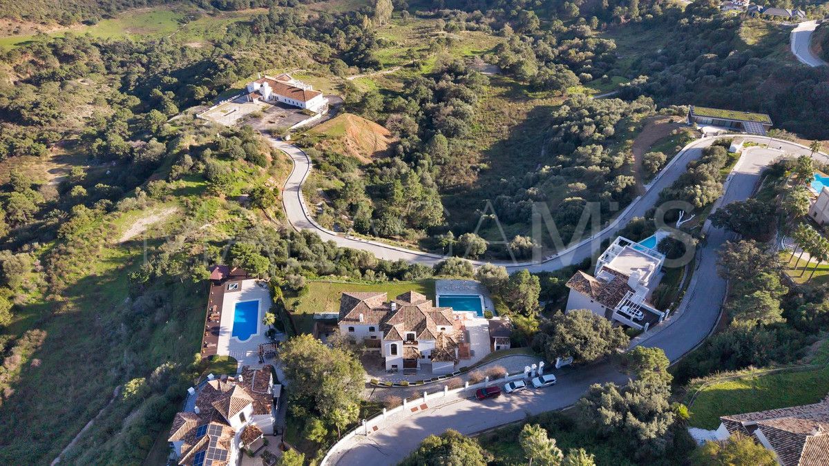Villa for sale in Benahavis