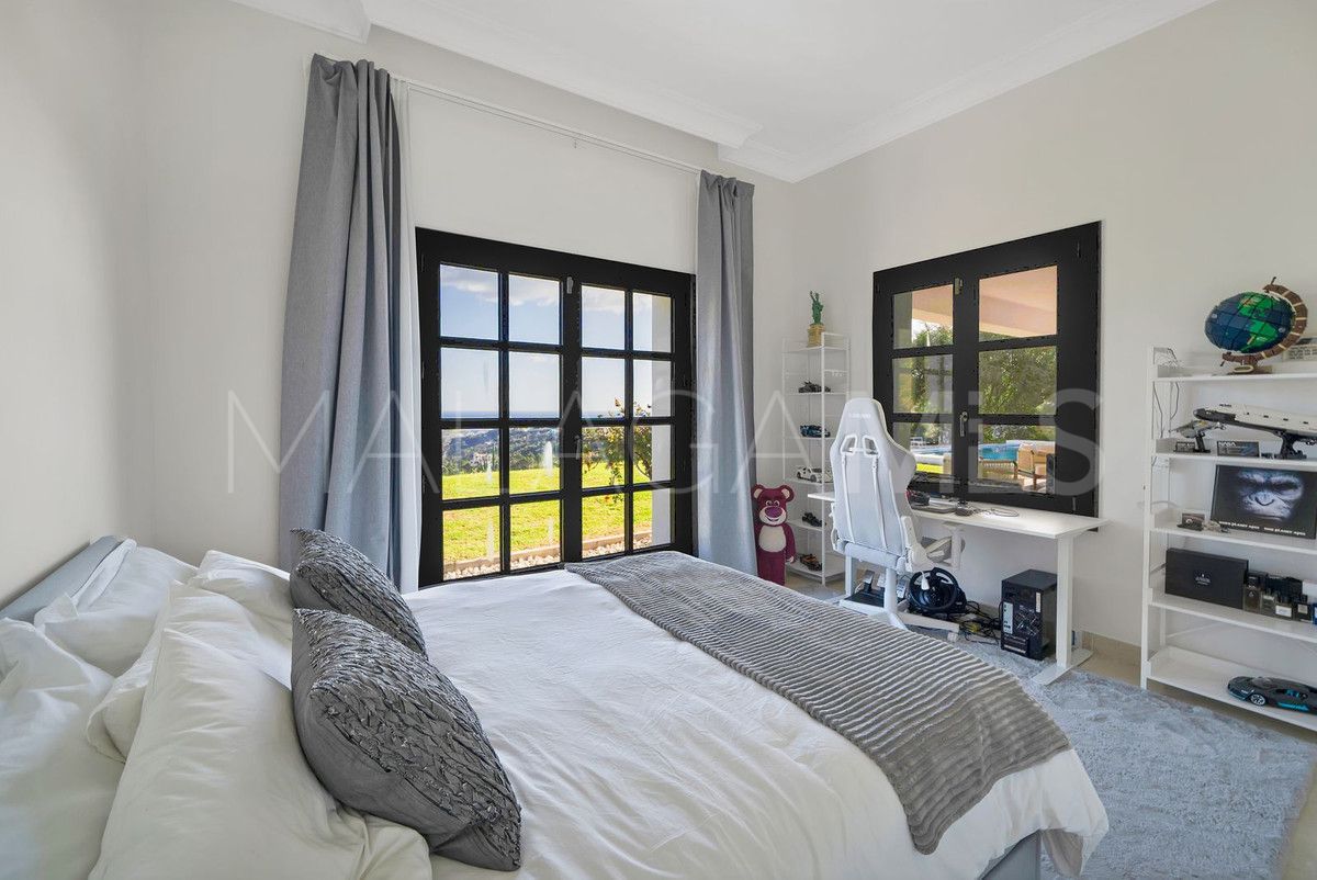 Villa for sale in Benahavis