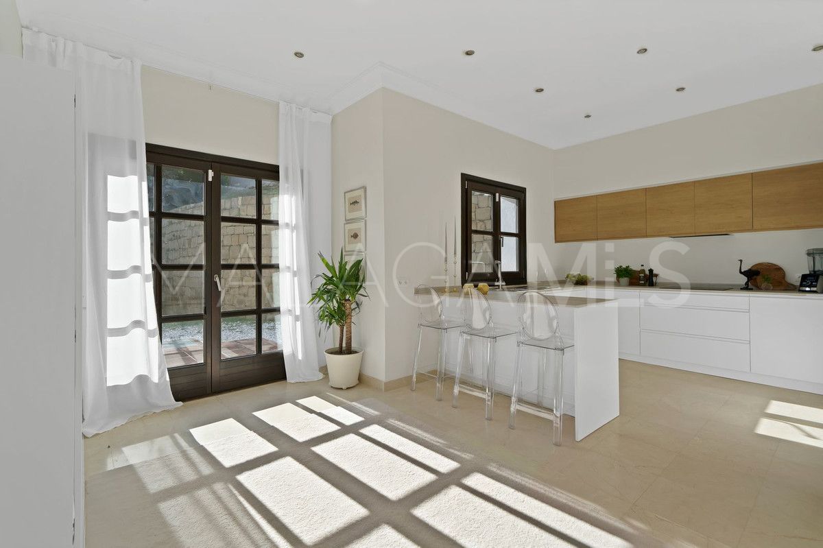 Villa for sale in Benahavis