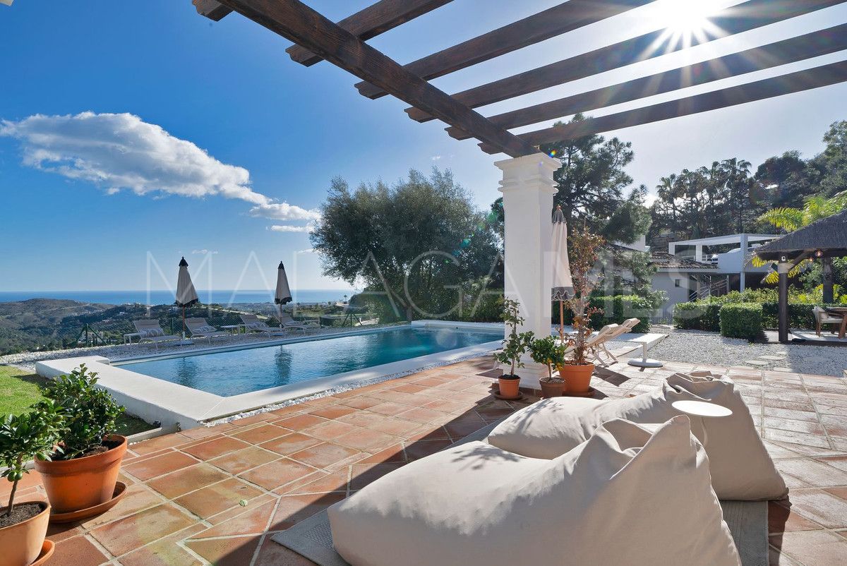 Villa for sale in Benahavis