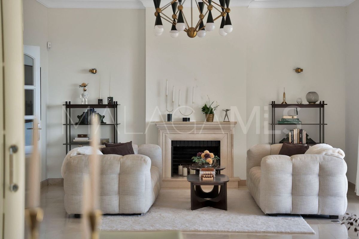 Villa for sale in Benahavis