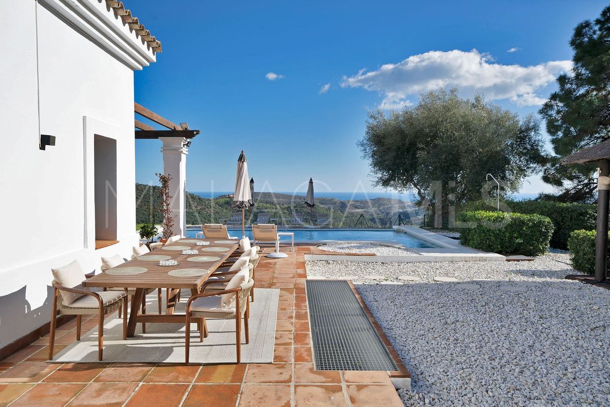 Villa for sale in Benahavis
