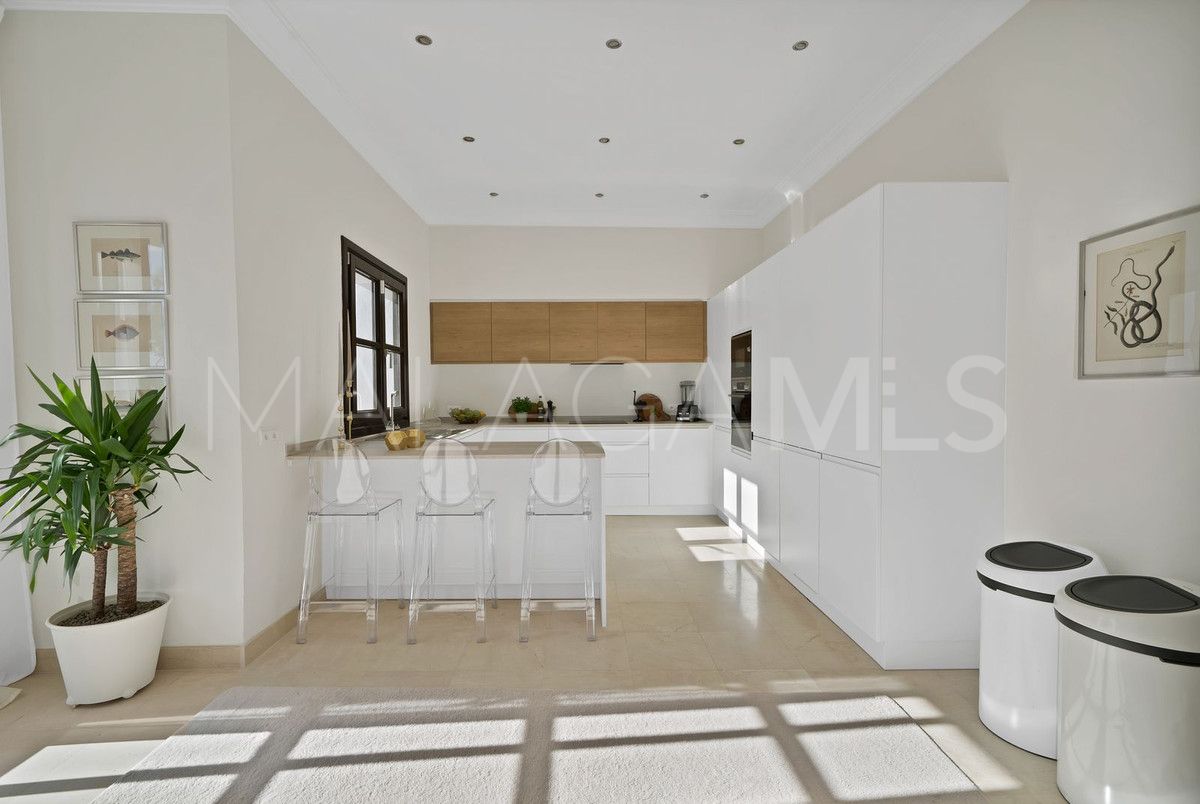 Villa for sale in Benahavis