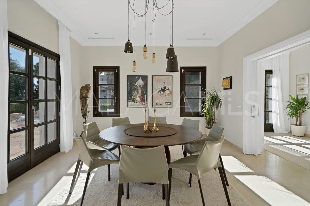 Villa for sale in Benahavis