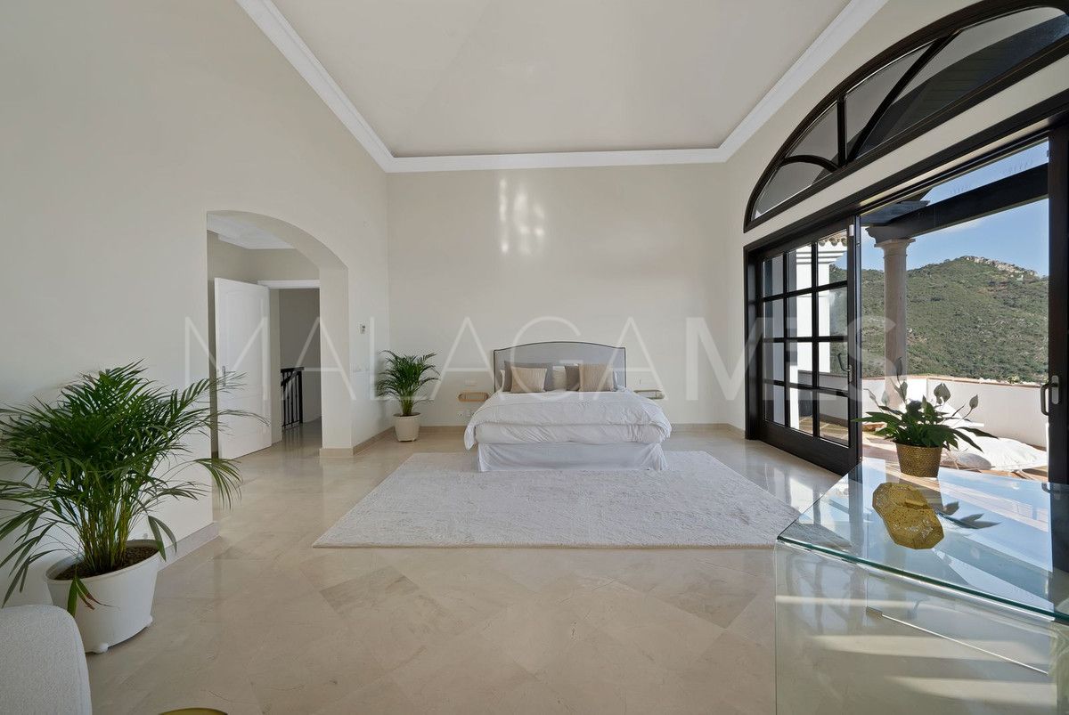 Villa for sale in Benahavis