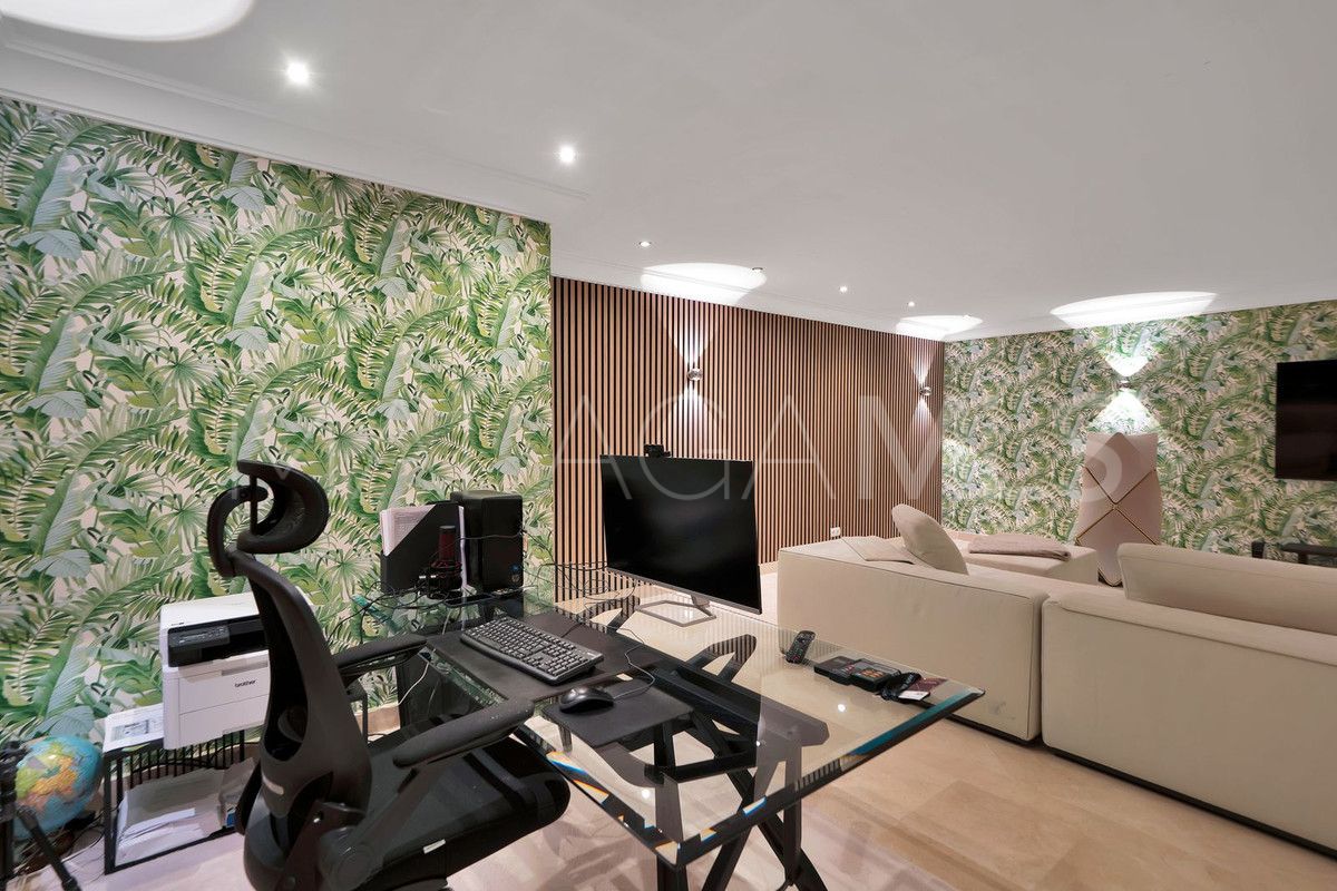 Villa for sale in Benahavis