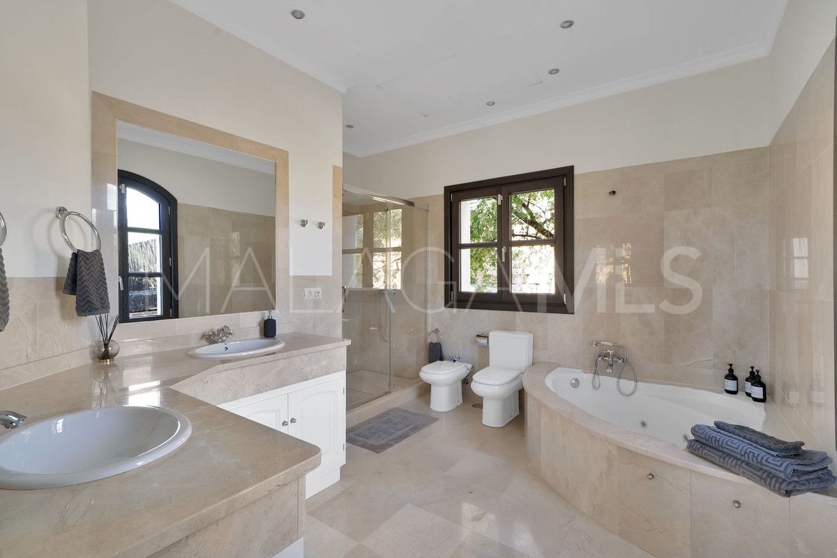 Villa for sale in Benahavis