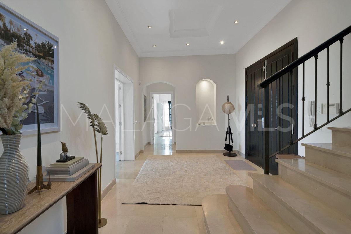 Villa for sale in Benahavis