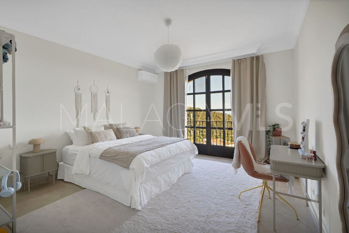 Villa for sale in Benahavis