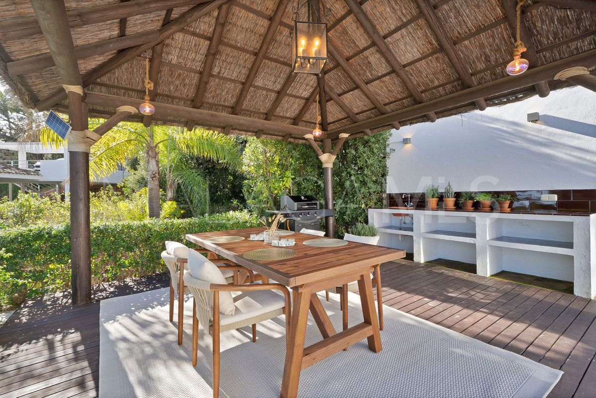 Villa for sale in Benahavis