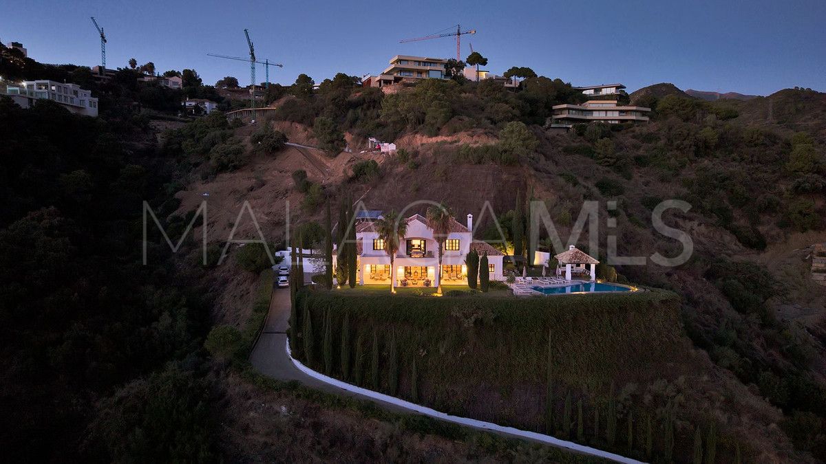 Villa for sale in Benahavis