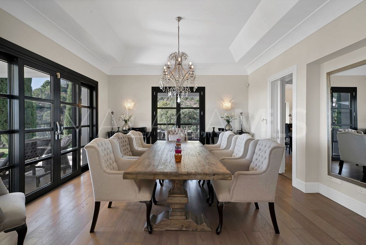 Villa for sale in Benahavis