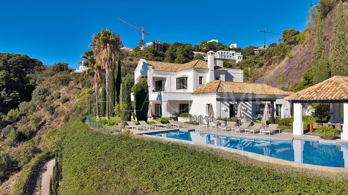 Villa for sale in Benahavis