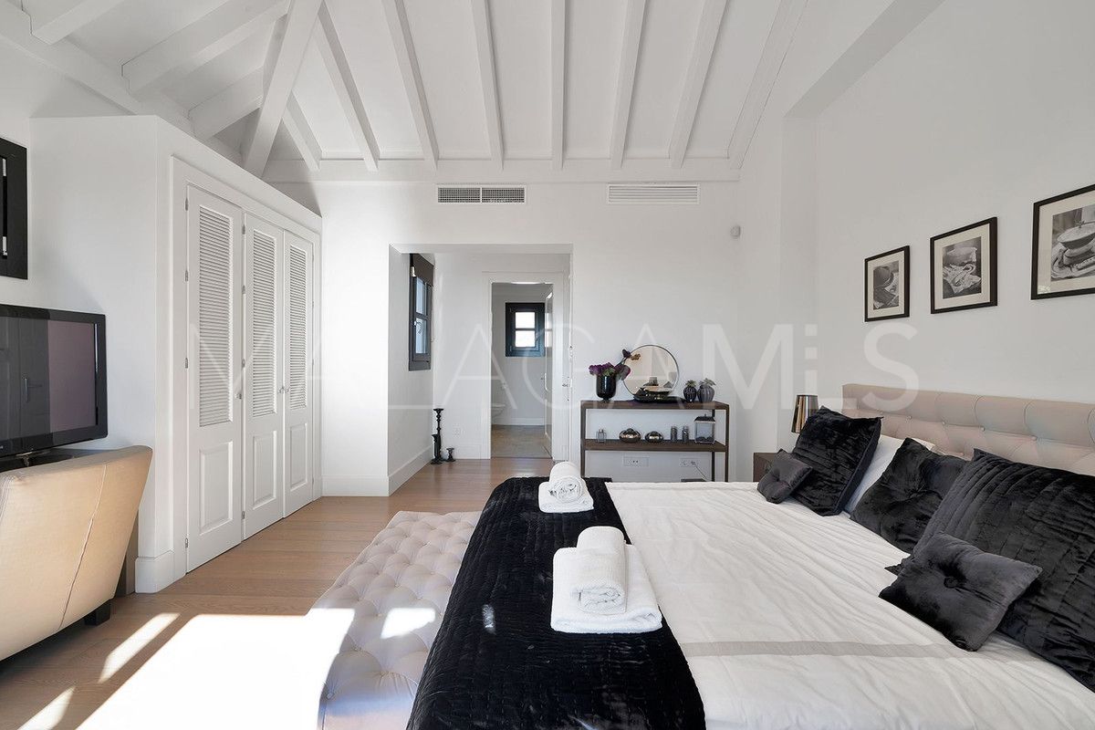 Villa for sale in Benahavis