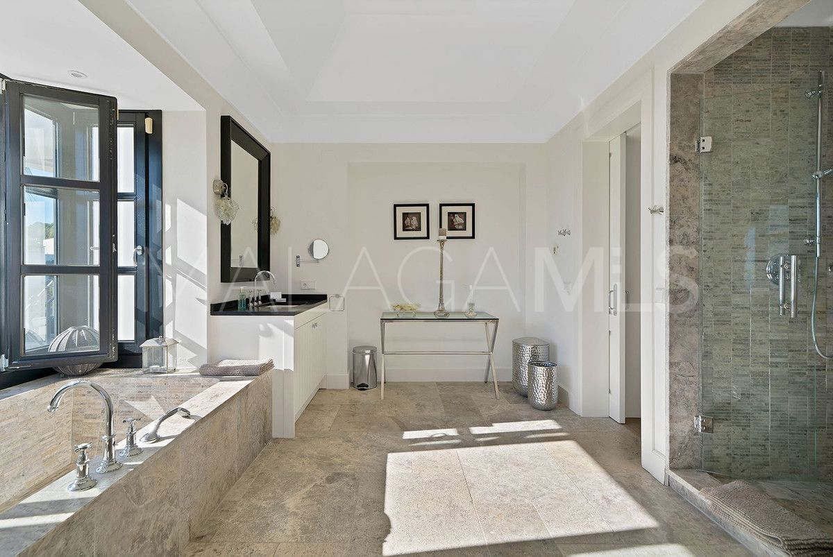 Villa for sale in Benahavis